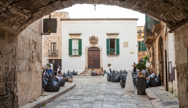 Où boire un verre en terrasse à Ostuni ?