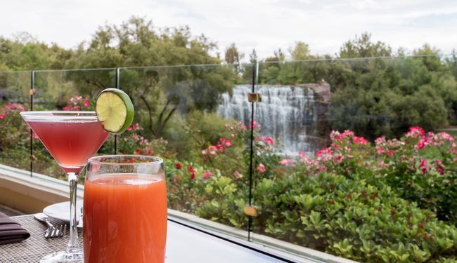 Prendre un verre au country club du Wynn avec vue sur un terrain de golf Las Vegas