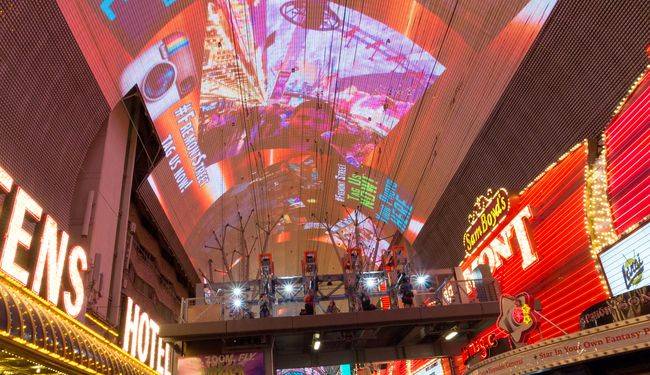 Traverser fremont street en tyrolienne à Vas Vegas