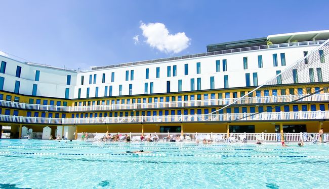 Piscine pas trop frequentée à Paris