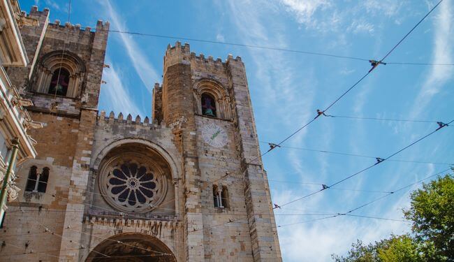 La cathédrale Sé de Lisbonne dans le quartier de l’Alfama