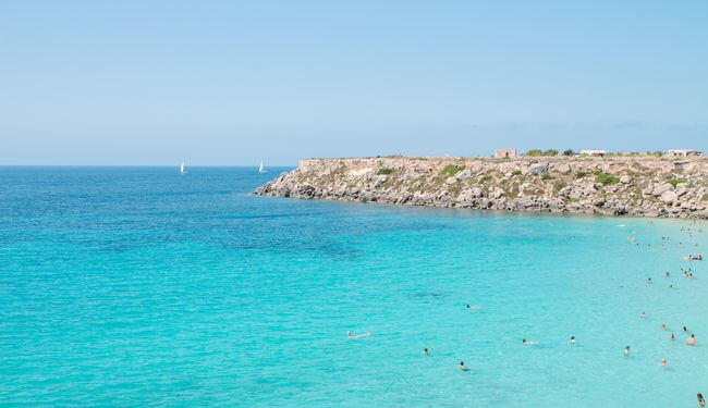 Plage de Cala Azzurra à Favignana