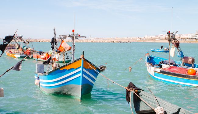 Bateaux de pêcheurs sur le fleuve Bouregreg à Rabat