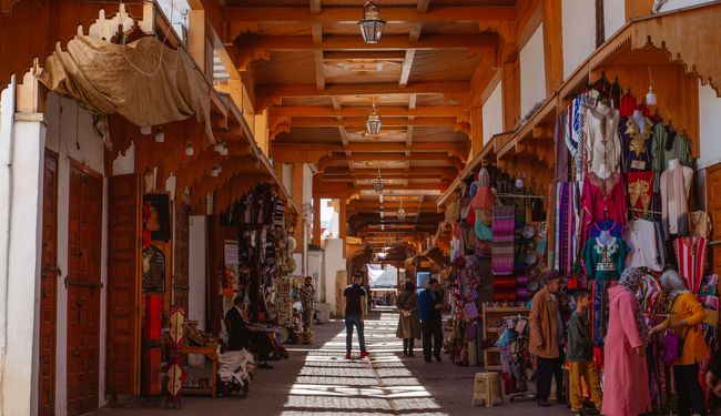 Ruelle de la médina de Rabat avec ses étals locaux