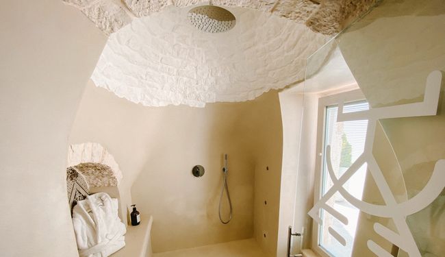 Salle de bain du trullo Chiancole à Alberobello